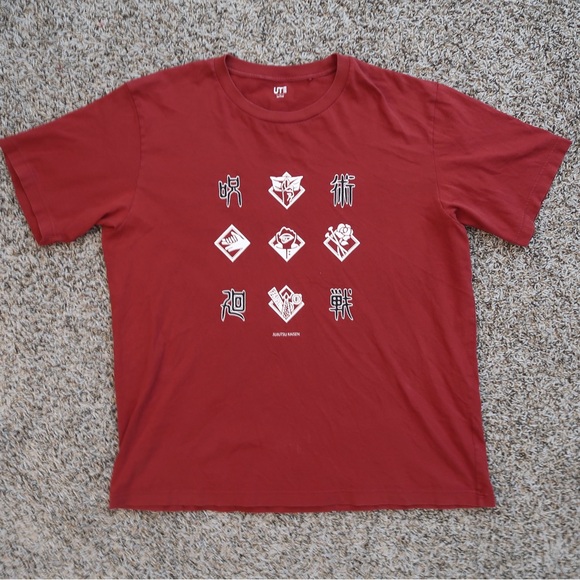 Uniqlo jujutsu kaisen Maroon Graphic Tee - Picture 1 of 5